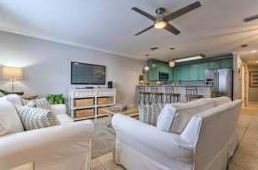 Beautiful Townhome Steps from Miramar Beach!